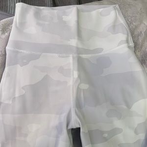 Alo leggings white Camo